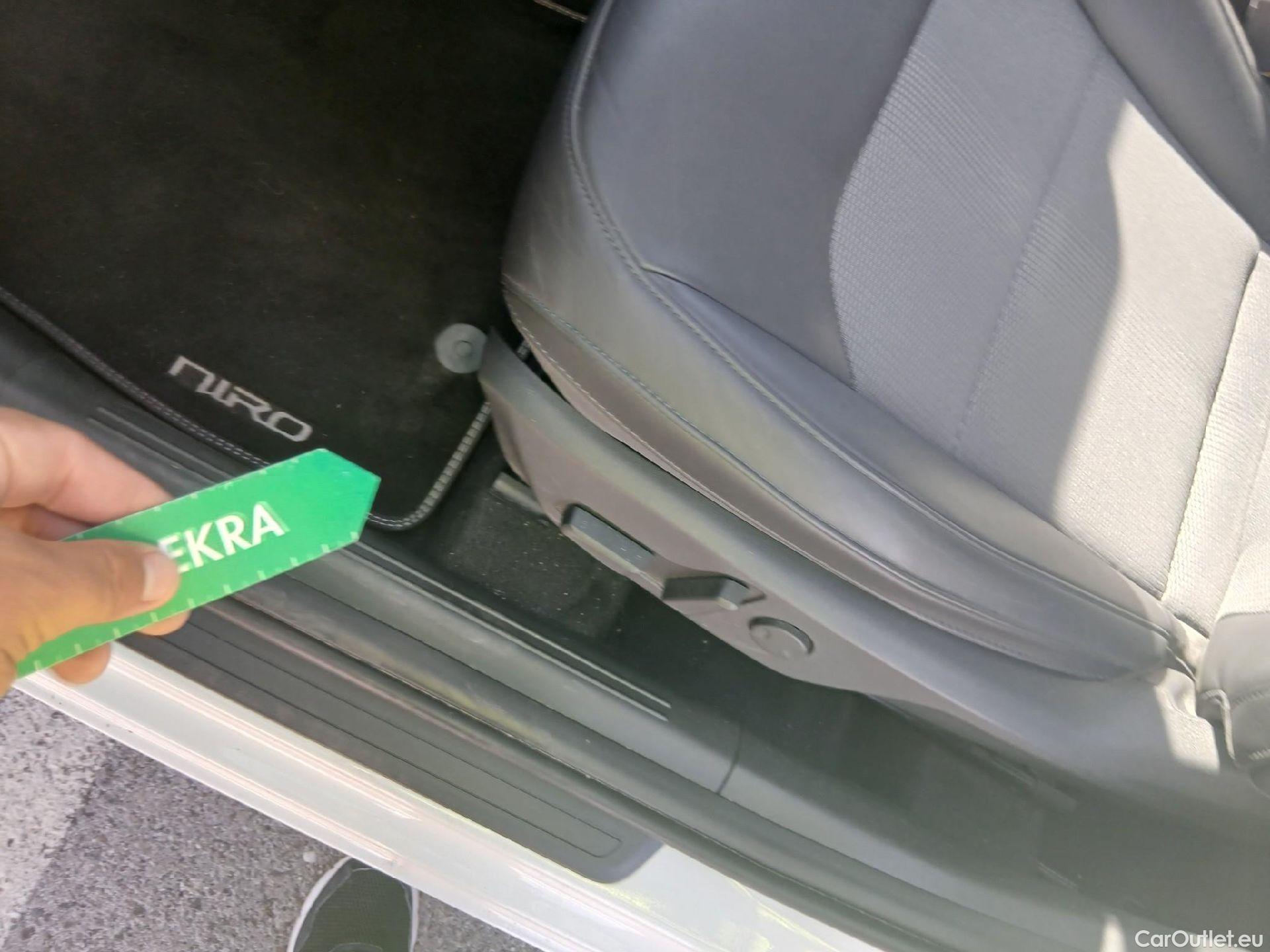  KIA  Niro KIA  / 2022 / 5P / crossover 1.6 GDi HEV 104kW (141CV) Drive #1