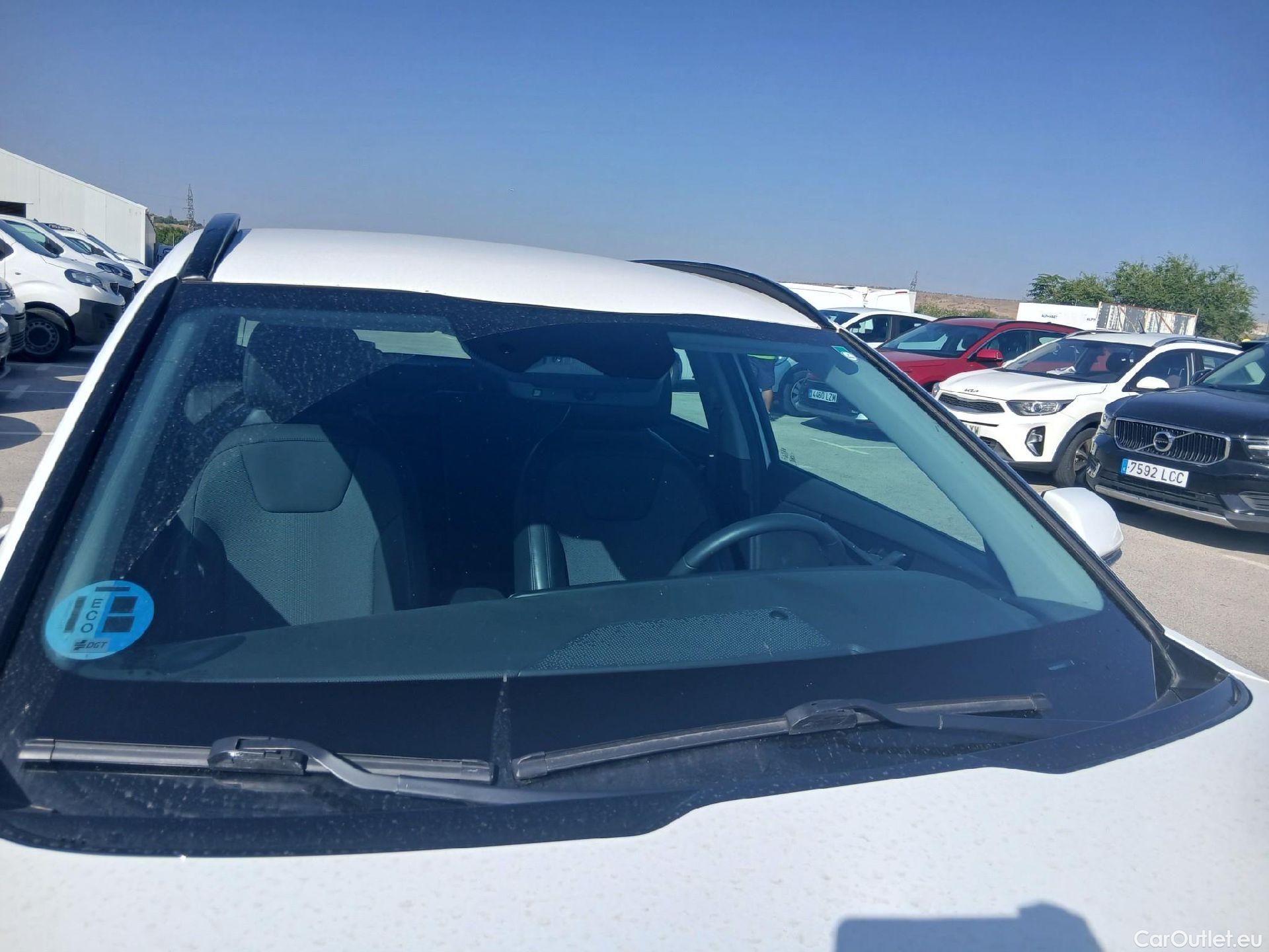  KIA  Niro KIA  / 2022 / 5P / crossover 1.6 GDi HEV 104kW (141CV) Drive #9