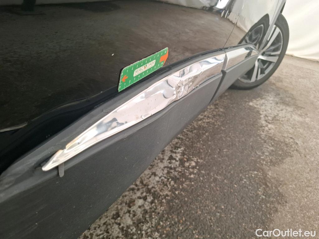  Peugeot  3008 PEUGEOT  / 2020 / 5P / SUV 1.6 HYBRID 225 E-EAT8 Allure #8