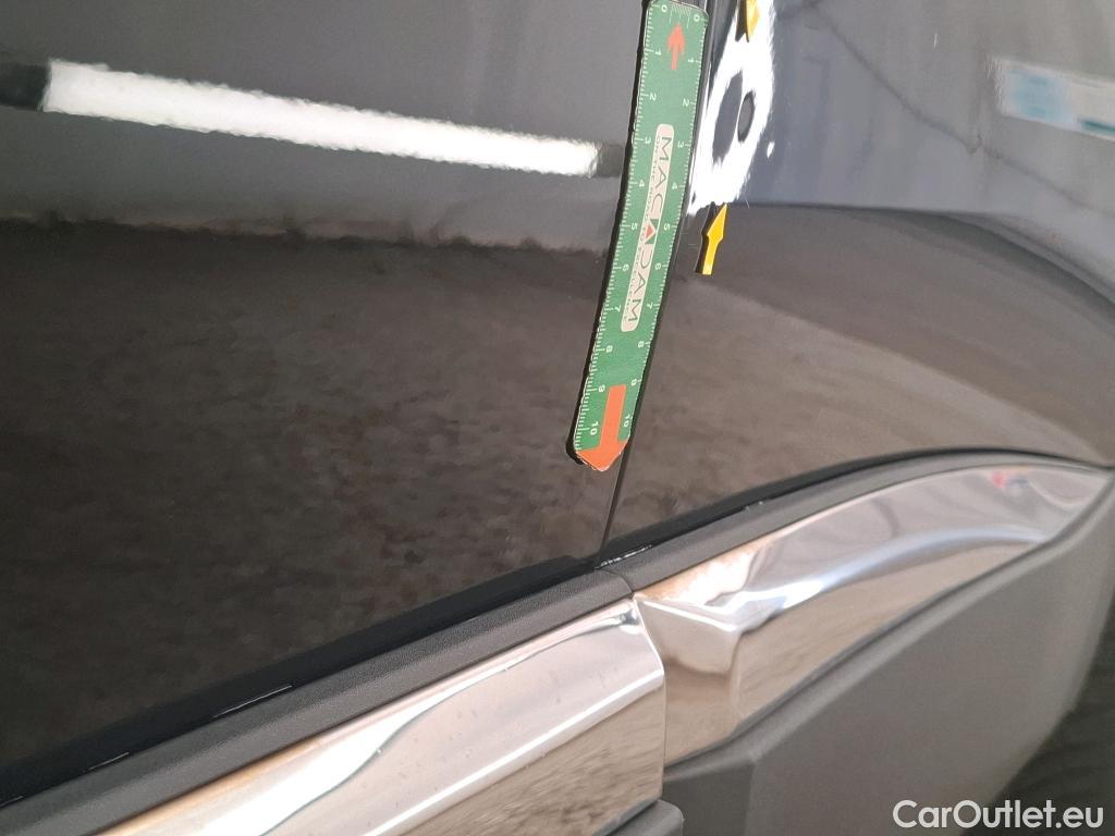  Peugeot  3008 PEUGEOT  / 2020 / 5P / SUV 1.6 HYBRID 225 E-EAT8 Allure #29