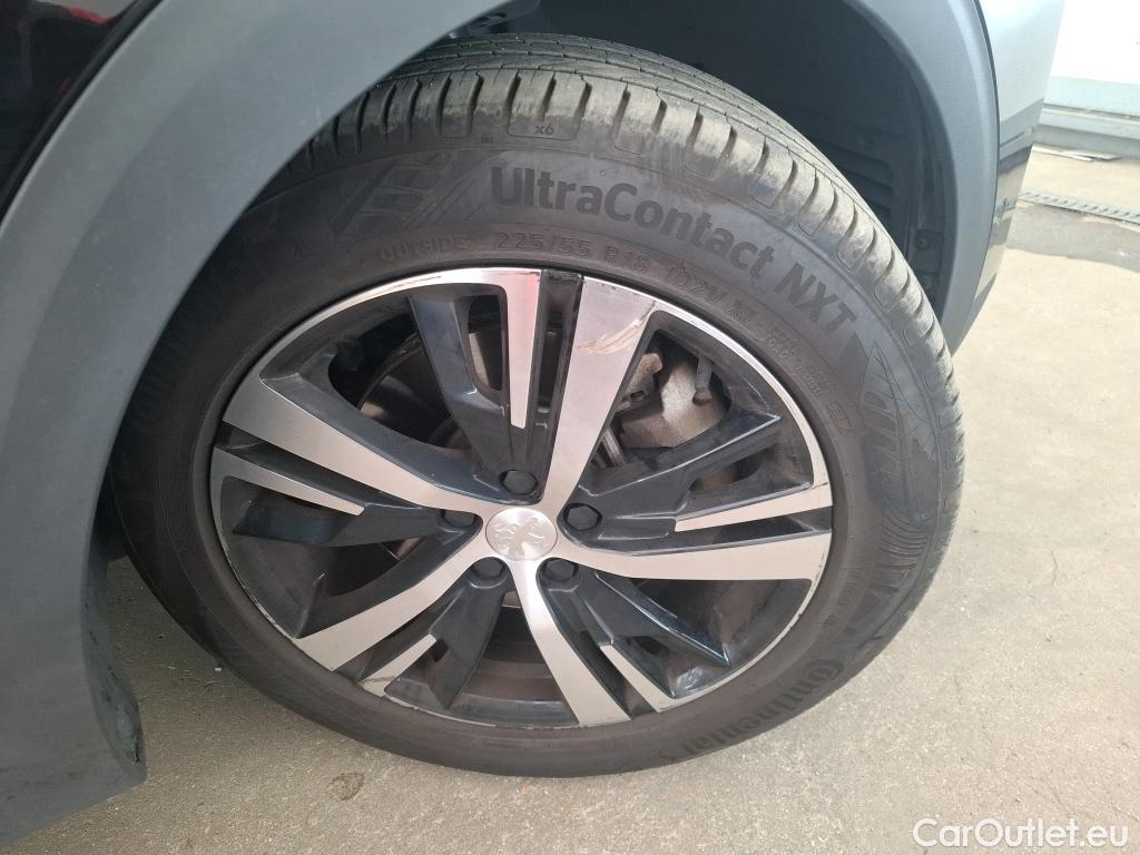  Peugeot  3008 PEUGEOT  / 2020 / 5P / SUV 1.6 HYBRID 225 E-EAT8 GT #50