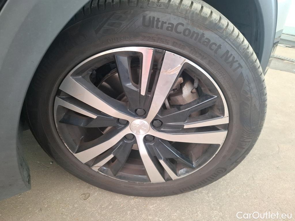  Peugeot  3008 PEUGEOT  / 2020 / 5P / SUV 1.6 HYBRID 225 E-EAT8 GT #30