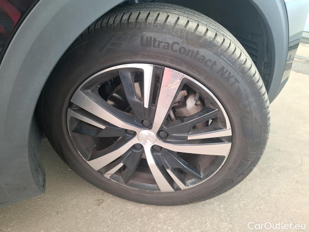  Peugeot  3008 PEUGEOT  / 2020 / 5P / SUV 1.6 HYBRID 225 E-EAT8 GT #29