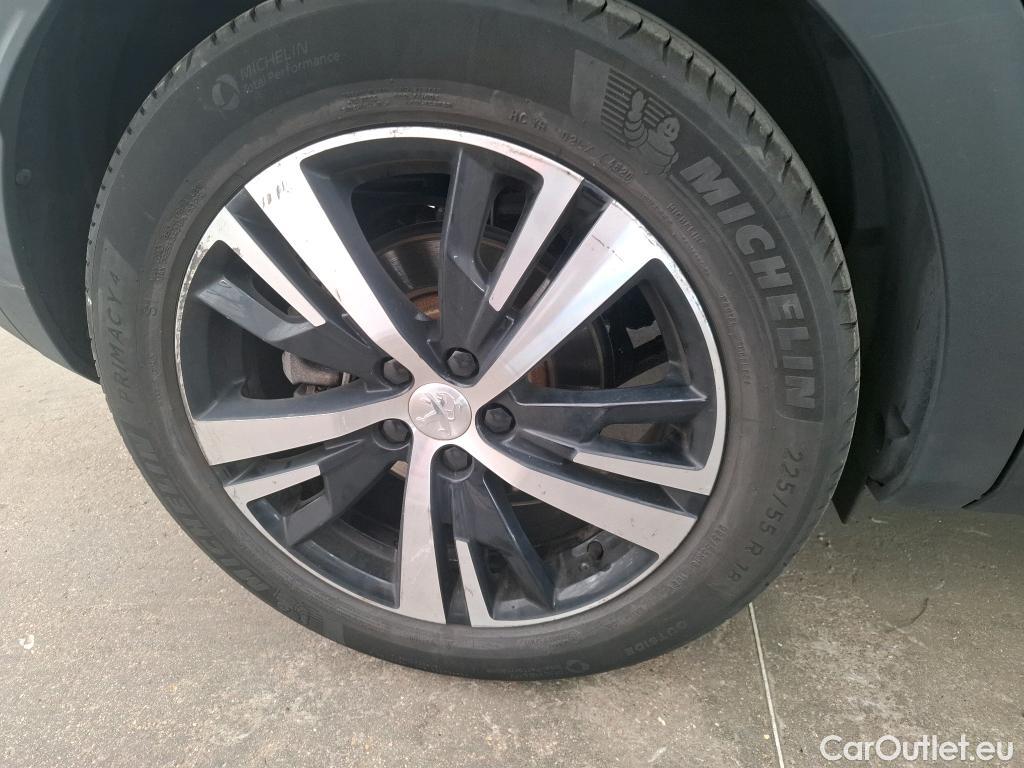  Peugeot  3008 PEUGEOT  / 2020 / 5P / SUV 1.6 HYBRID 225 E-EAT8 GT #43