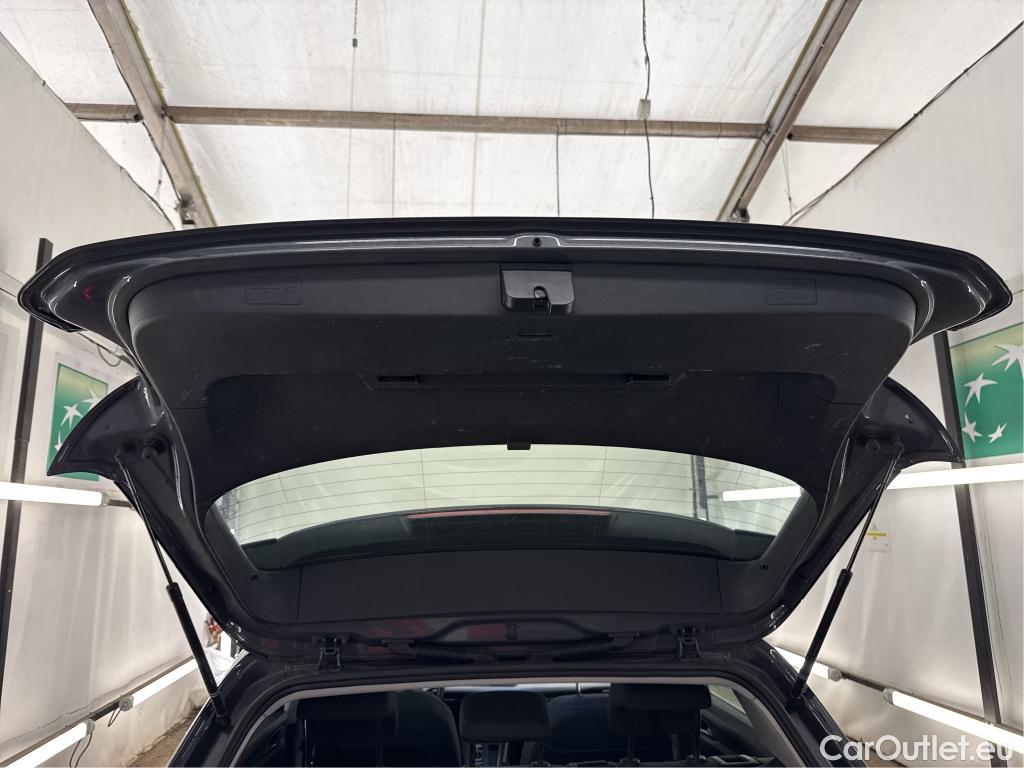  Volkswagen  Golf  VOLKSWAGEN / 2020 / 5P / Berline 2.0 TDI SCR 115 DSG7 LIFE SOCI BUSINESS #46