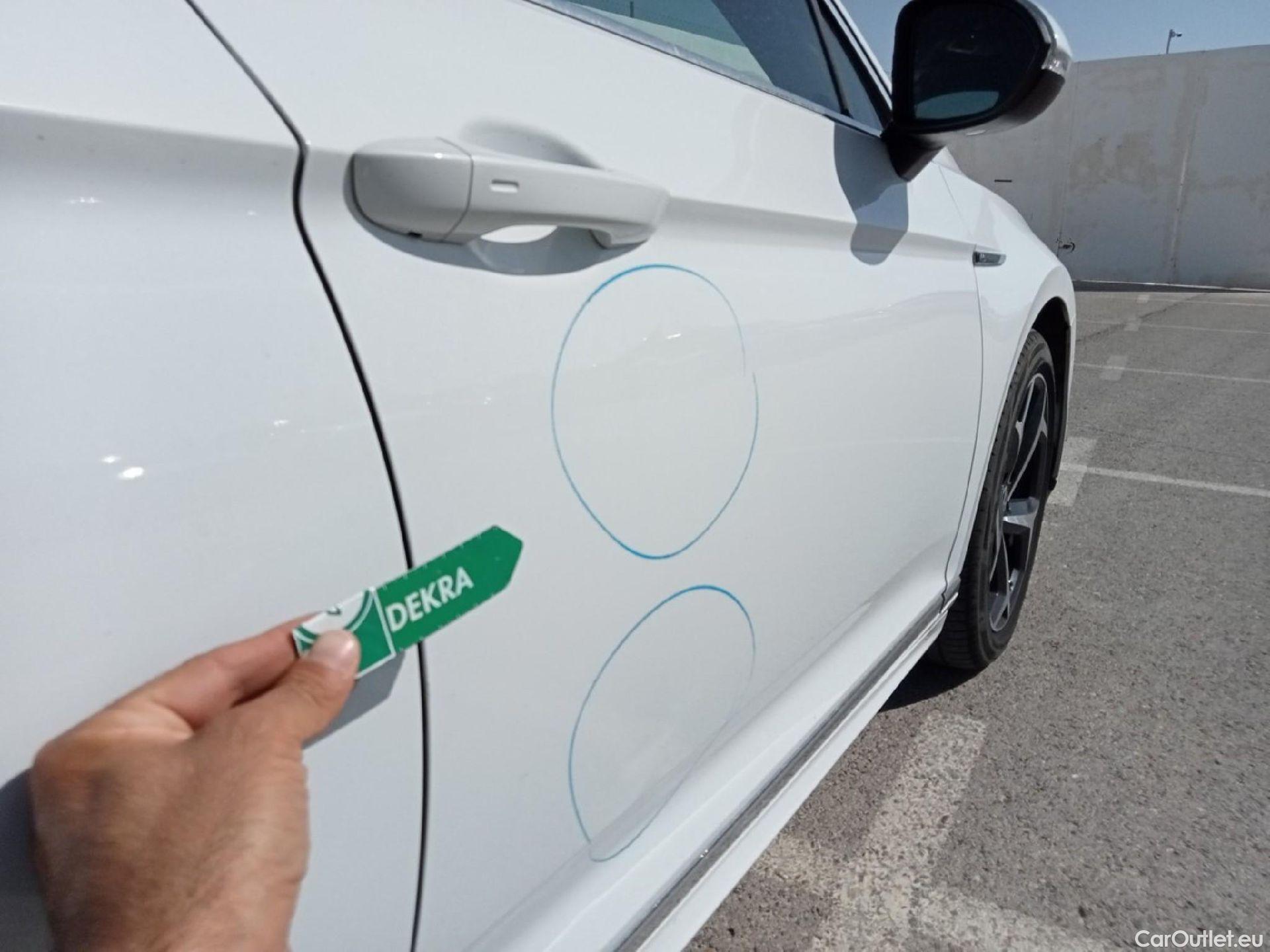  Volkswagen  Passat VOLKSWAGEN  / 2019 / 5P / familiar Variant R-Line 2.0 TDI 147kW (200CV) DSG #25