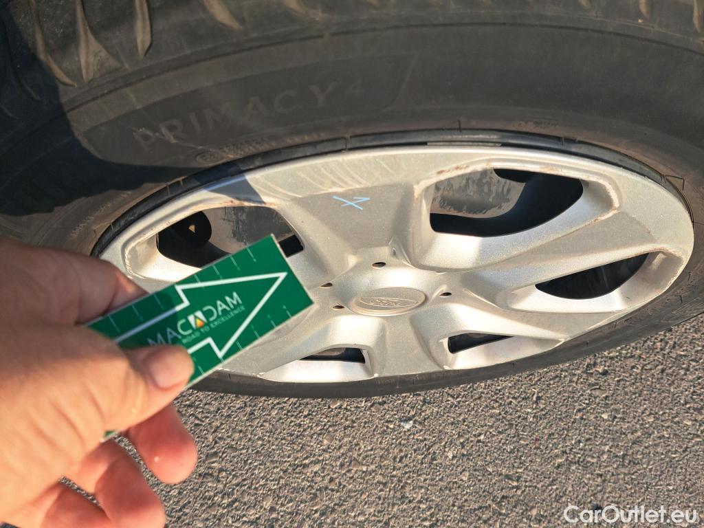  Ford  Transit FORD  Courier/2014/4P/furgón der.turis Van 1.5 TDCi 75kW Trend #40
