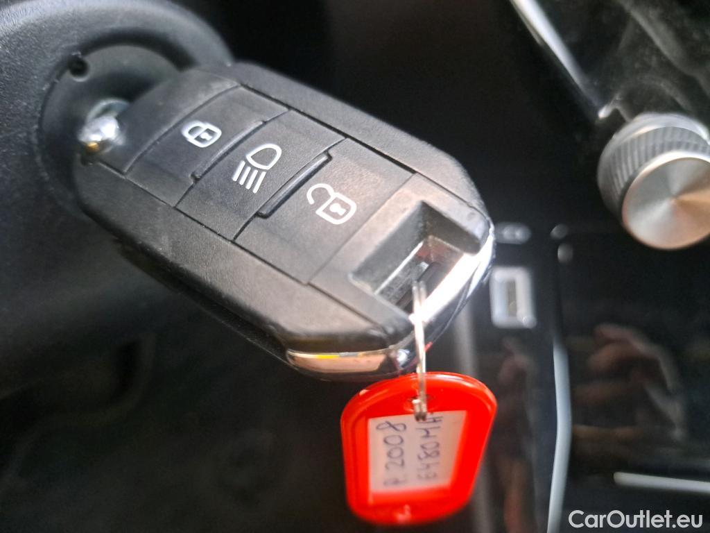  Peugeot  2008 PEUGEOT  / 2019 / 5P / todoterreno Allure BlueHDI 130 S&S EAT8 (Partners) #3