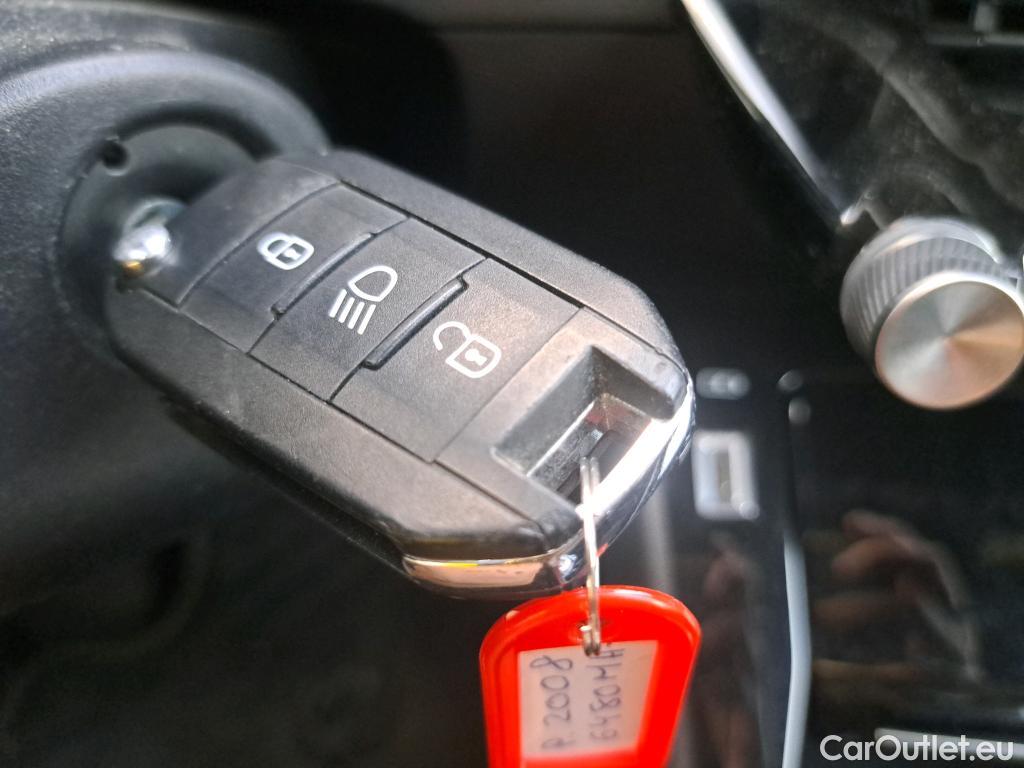  Peugeot  2008 PEUGEOT  / 2019 / 5P / todoterreno Allure BlueHDI 130 S&S EAT8 (Partners) #4