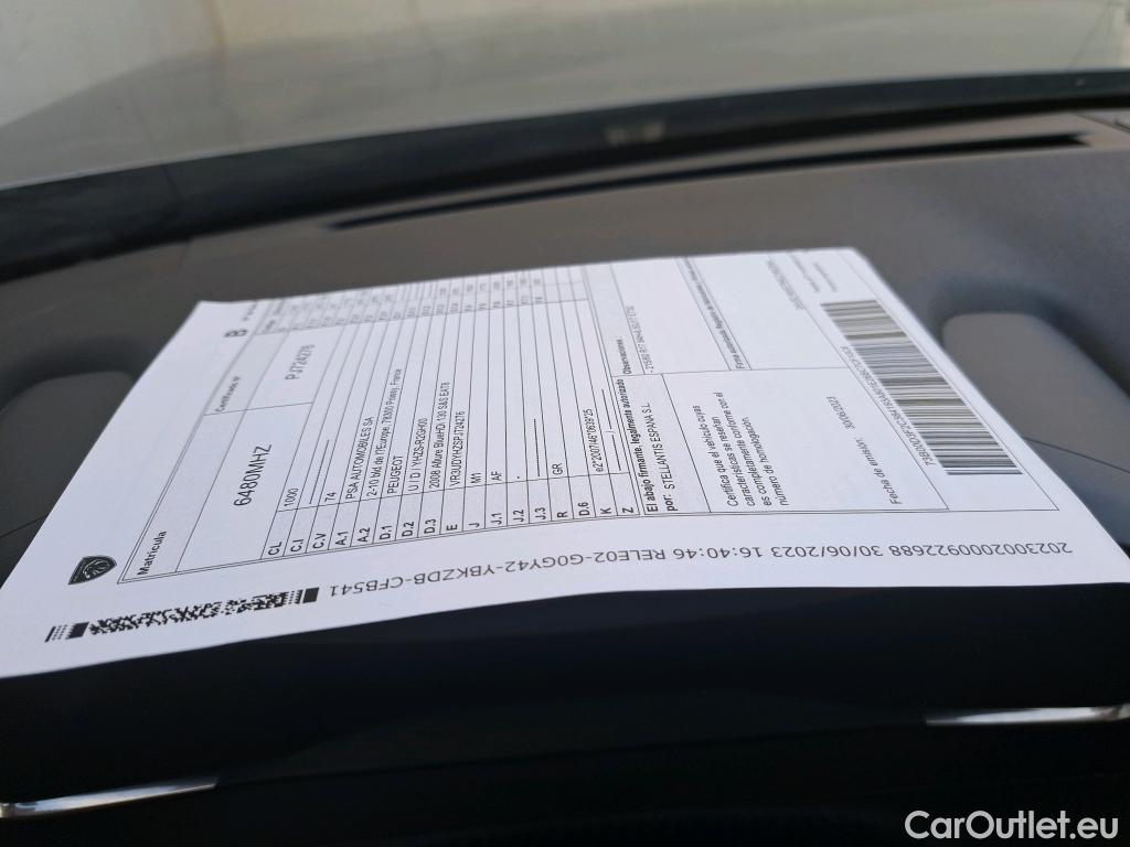  Peugeot  2008 PEUGEOT  / 2019 / 5P / todoterreno Allure BlueHDI 130 S&S EAT8 (Partners) #17