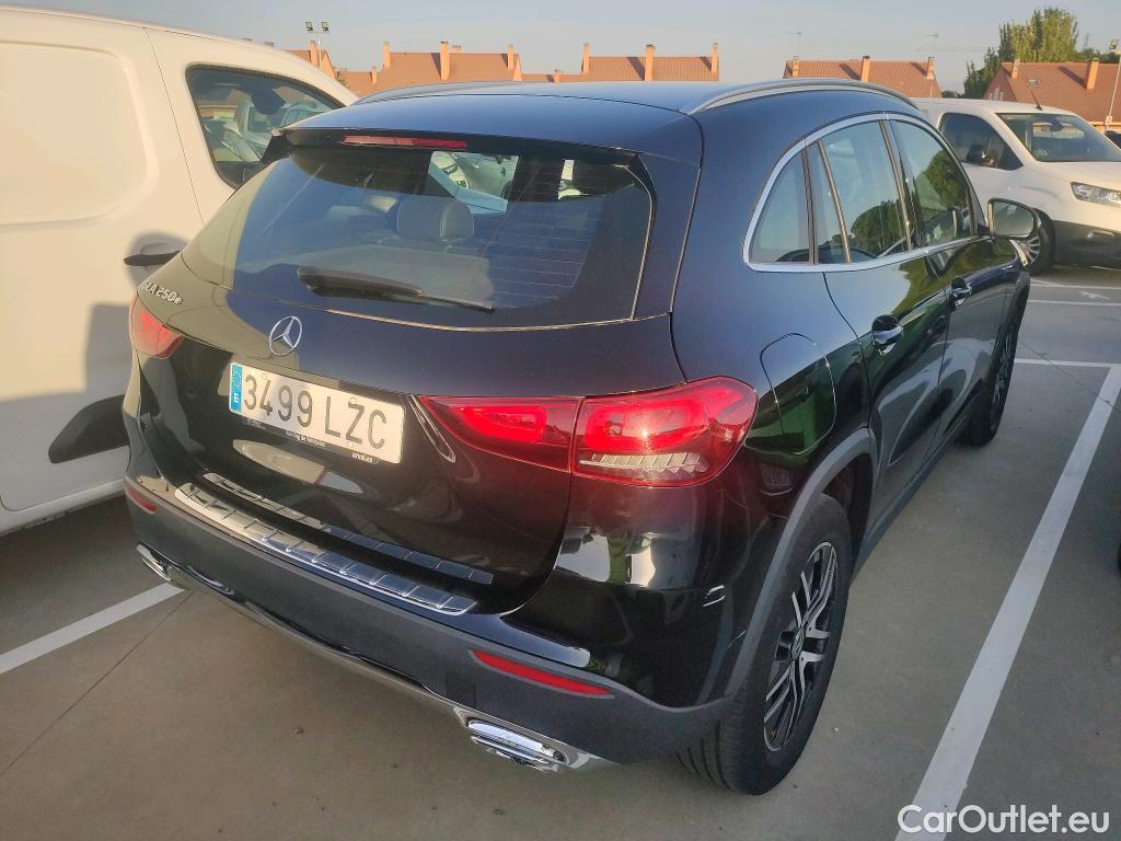  Mercedes  GLA MERCEDES-BENZ  / 2020 / 5P / todoterreno  250 e #26