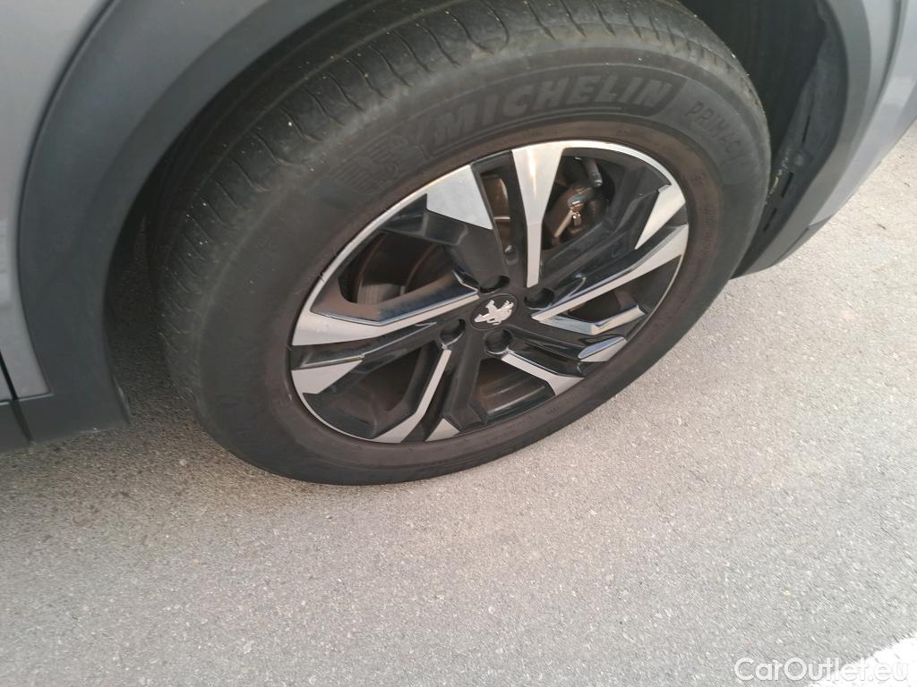  Peugeot  2008 PEUGEOT  / 2019 / 5P / todoterreno Allure BlueHDI 130 S&S EAT8 (Partners) #34