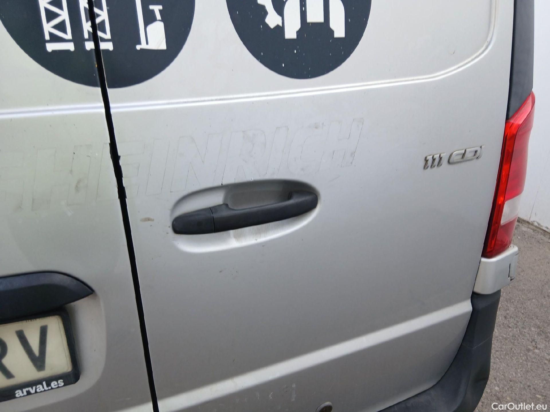  Mercedes  Vito MERCEDES-BENZ  / 2014 / 4P / furgón 111 CDI Larga #23