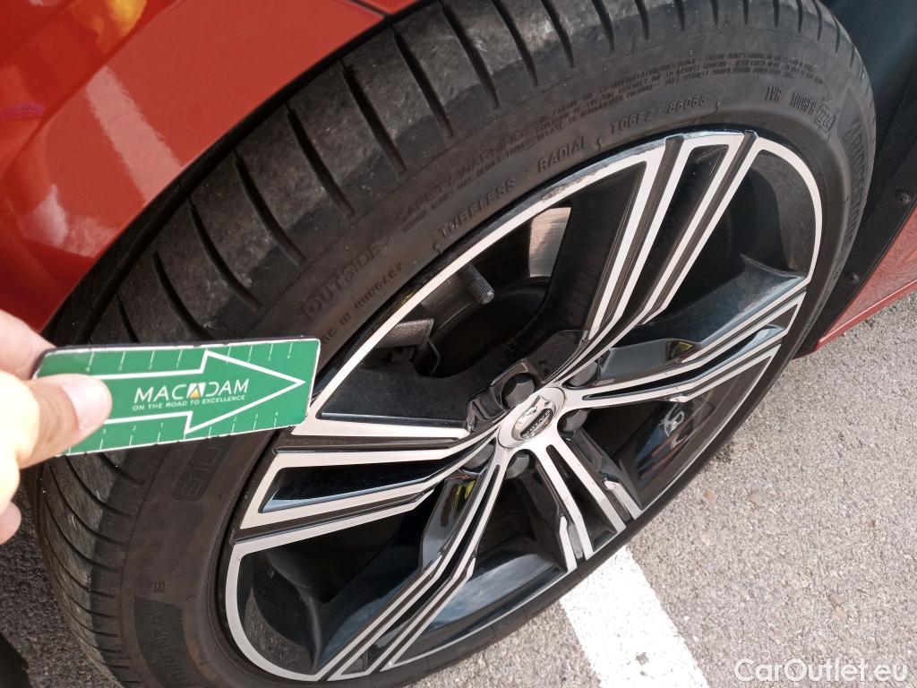  Volvo  V60 VOLVO  / 2018 / 5P / familiar 2.0 B4 (D) Inscription Auto #1