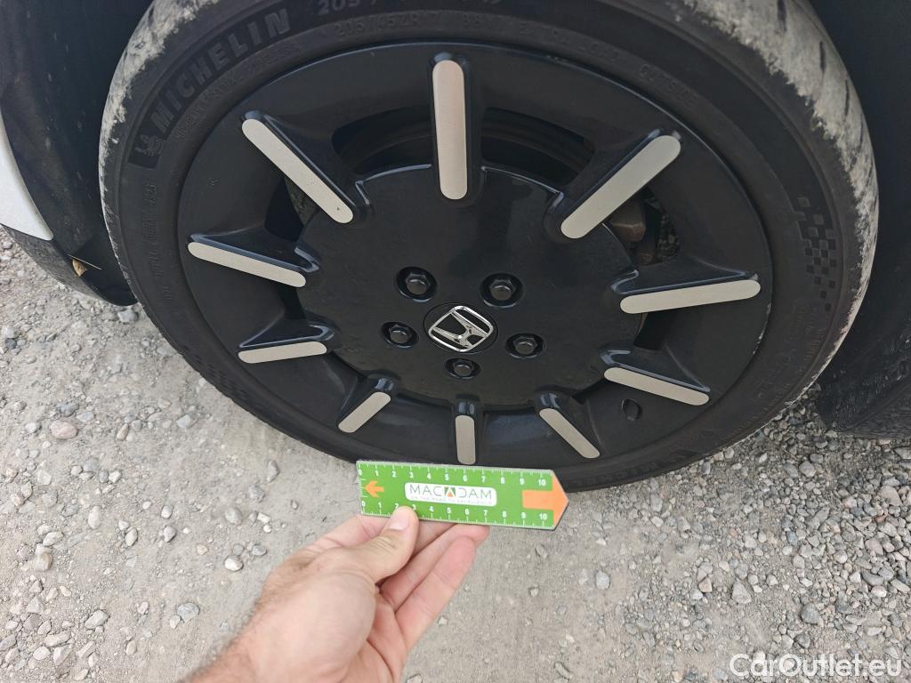  Honda  E HONDA Honda  / 2019 / 5P / brlina con portón Advanc Llantas 17