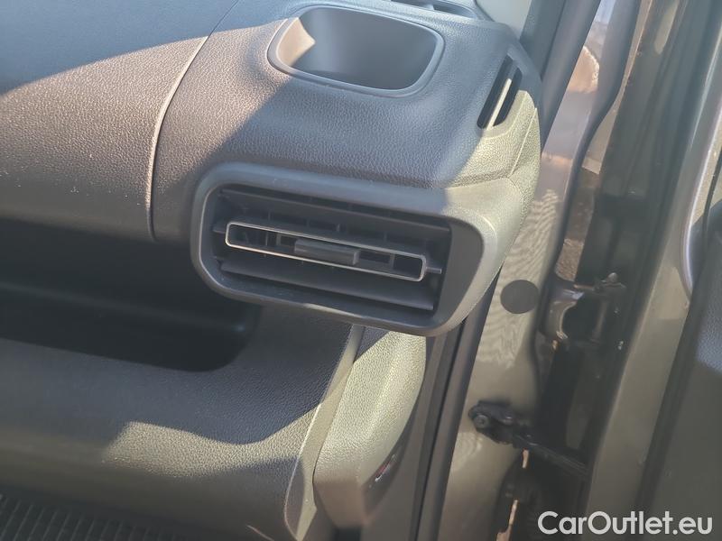  Citroen  Berlingo   (07.2018->) Berl.MS 1.5BHDi 130 Sh.XL 7S #17