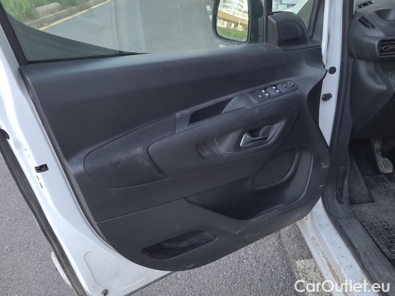  Opel  Combo  Life (E)  (2018) Com.L.1.5D 96 Elegance Plus 5d #8