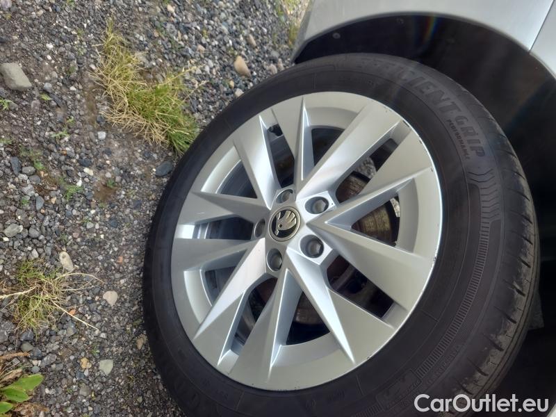  Skoda  Octavia  Lim. (NX3)(2020) Oct.1.5 e-TEC 110 Style AT #17