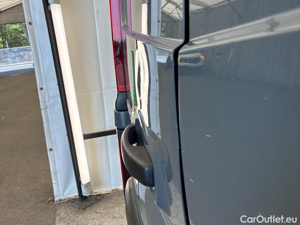  Renault  Trafic  Fourgon L2H1 3T Grand Confort 2.0 dCi 130CV BVM6 E6d #15