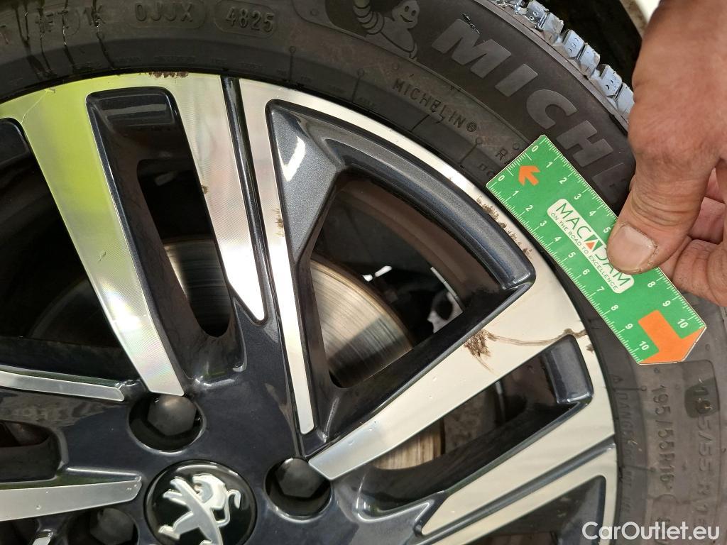  Peugeot  208   / 2019 / 5P / Berline PureTech 100 SS Allure Pack / GARANTIE STELLANTIS 10 ANS VOIR PHOTO 2 #11