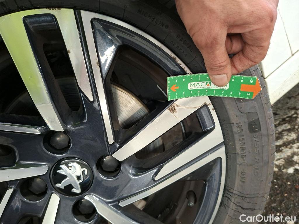  Peugeot  208   / 2019 / 5P / Berline PureTech 100 SS Allure Pack / GARANTIE STELLANTIS 10 ANS VOIR PHOTO 2 #12