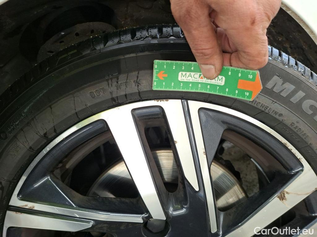  Peugeot  208   / 2019 / 5P / Berline PureTech 100 SS Allure Pack / GARANTIE STELLANTIS 10 ANS VOIR PHOTO 2 #10