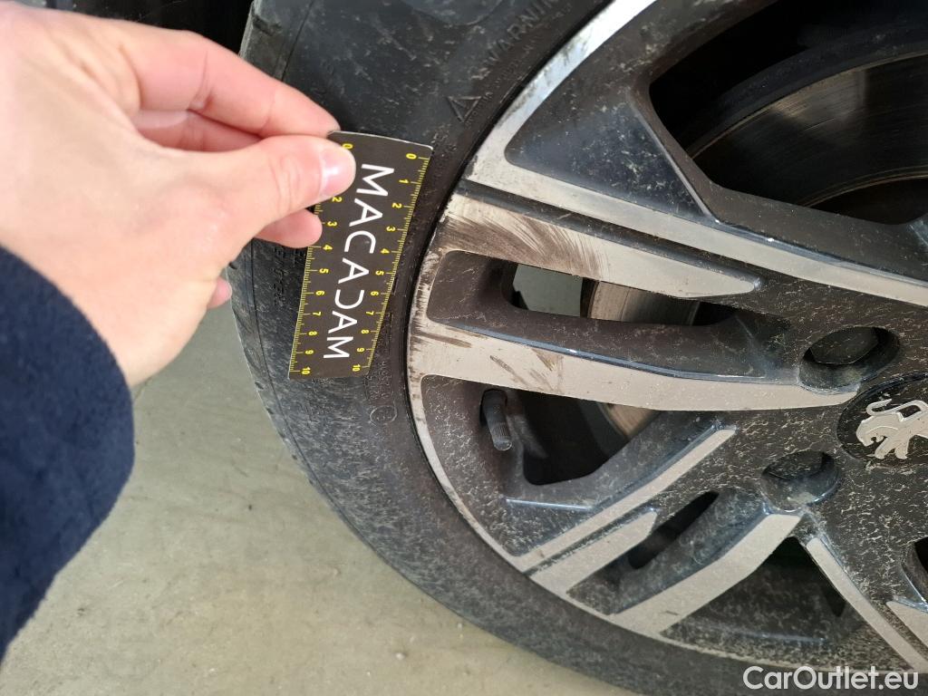  Peugeot  208   / 2019 / 5P / Berline PureTech 100 SS EAT8 Allure Pack / GARANTIE STELLANTIS 10 ANS VOIR PHOTO 2 #42
