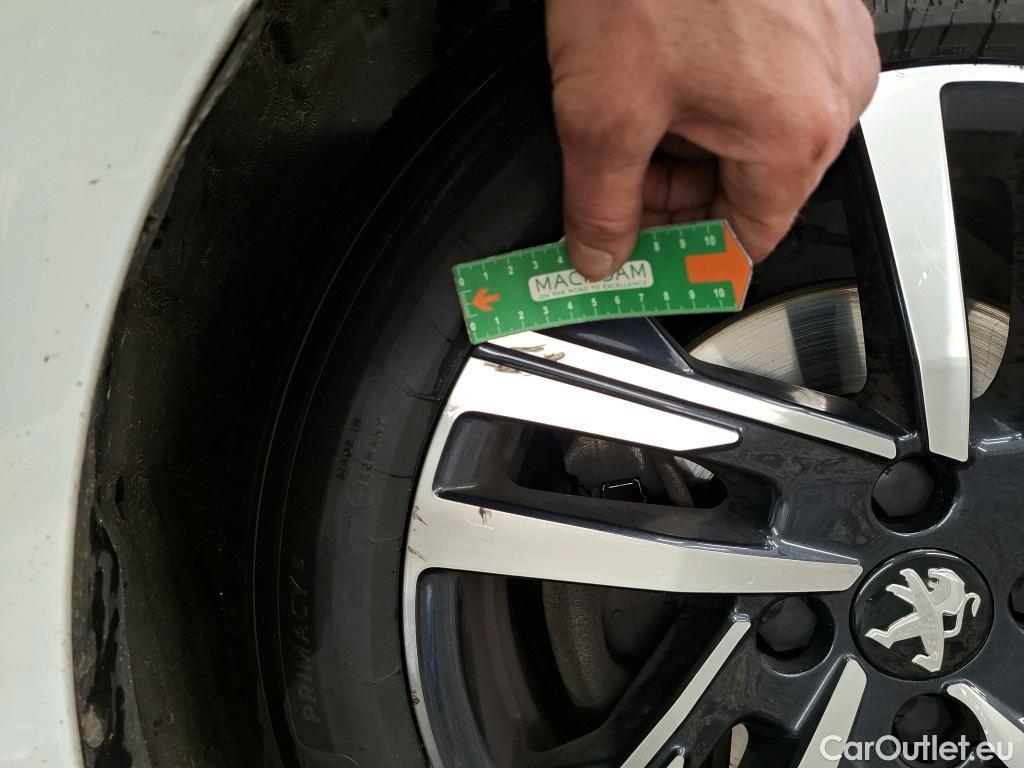  Peugeot  208   / 2019 / 5P / Berline PureTech 100 SS Allure Pack / GARANTIE STELLANTIS 10 ANS VOIR PHOTO 2 #13