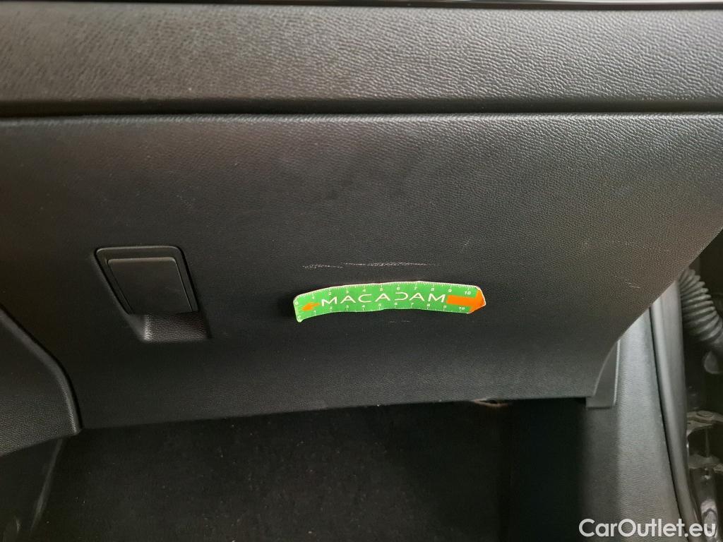  Peugeot  208   / 2019 / 5P / Berline Puretech 75 SS Active Business / GARANTIE STELLANTIS 10 ANS VOIR PHOTO 2 #47