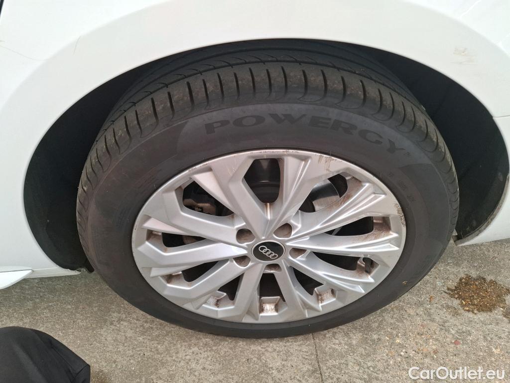  Audi  A4  Avant 30 TDI Business Line 2.0 TDI 135CV BVA7 E6d #3