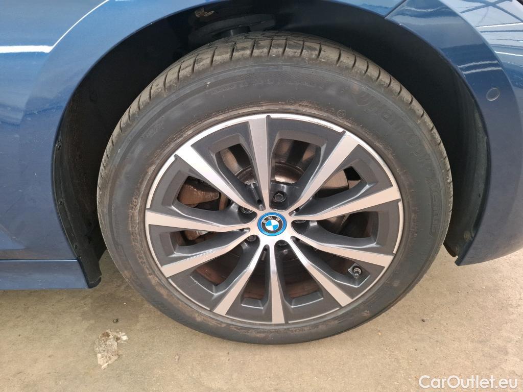  Bmw  Serie 3 BMW Série 3 Touring / 2019 / 5P / Break 320e 204ch Business Design BVA8 Hybride #18