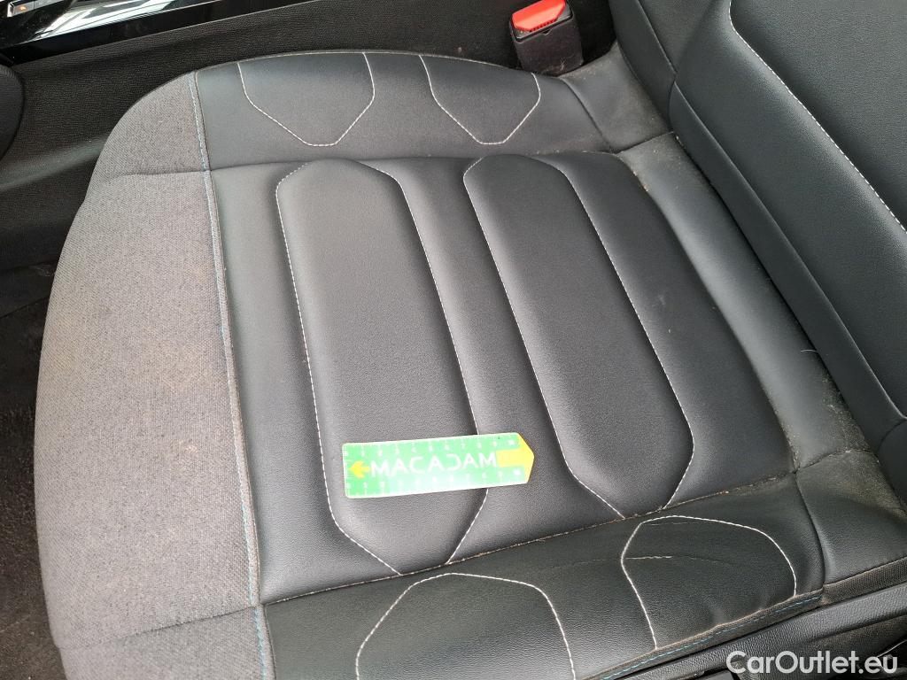 Citroen  C4 CITROEN  X / 2022 / 4P / Berline PureTech 130 S&S EAT8 Shine #1