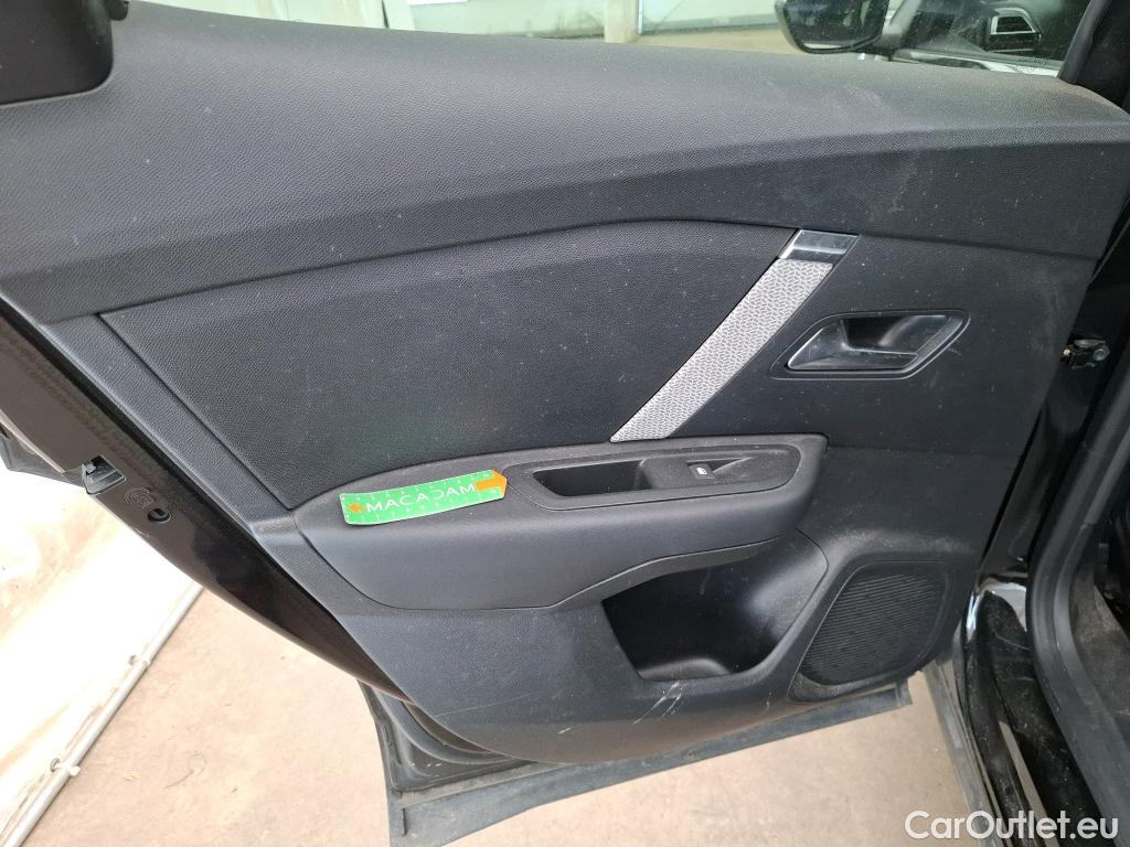  Citroen  C4 CITROEN  X / 2022 / 4P / Berline PureTech 130 S&S EAT8 Shine #5