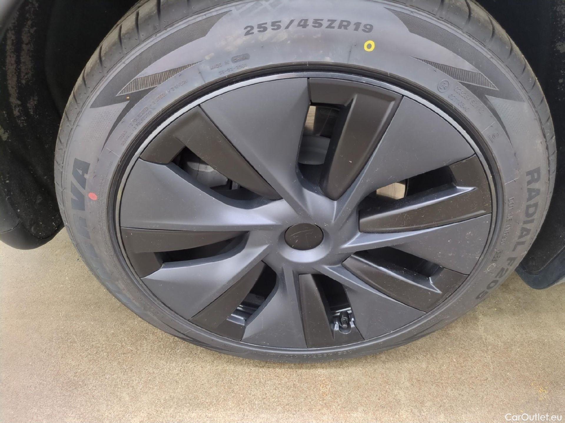  Tesla  Model Y TESLA  / 2020 / 5P / SUV Grande Autonomie RWD #4