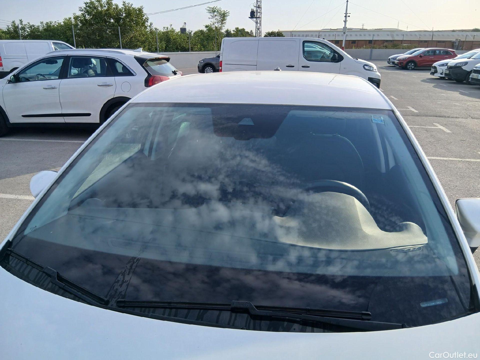  Seat  Ibiza SEAT  / 2017 / 5P / berlina con portón 1.0 TSI 81kW (110CV) Style Plus (AC2) #1