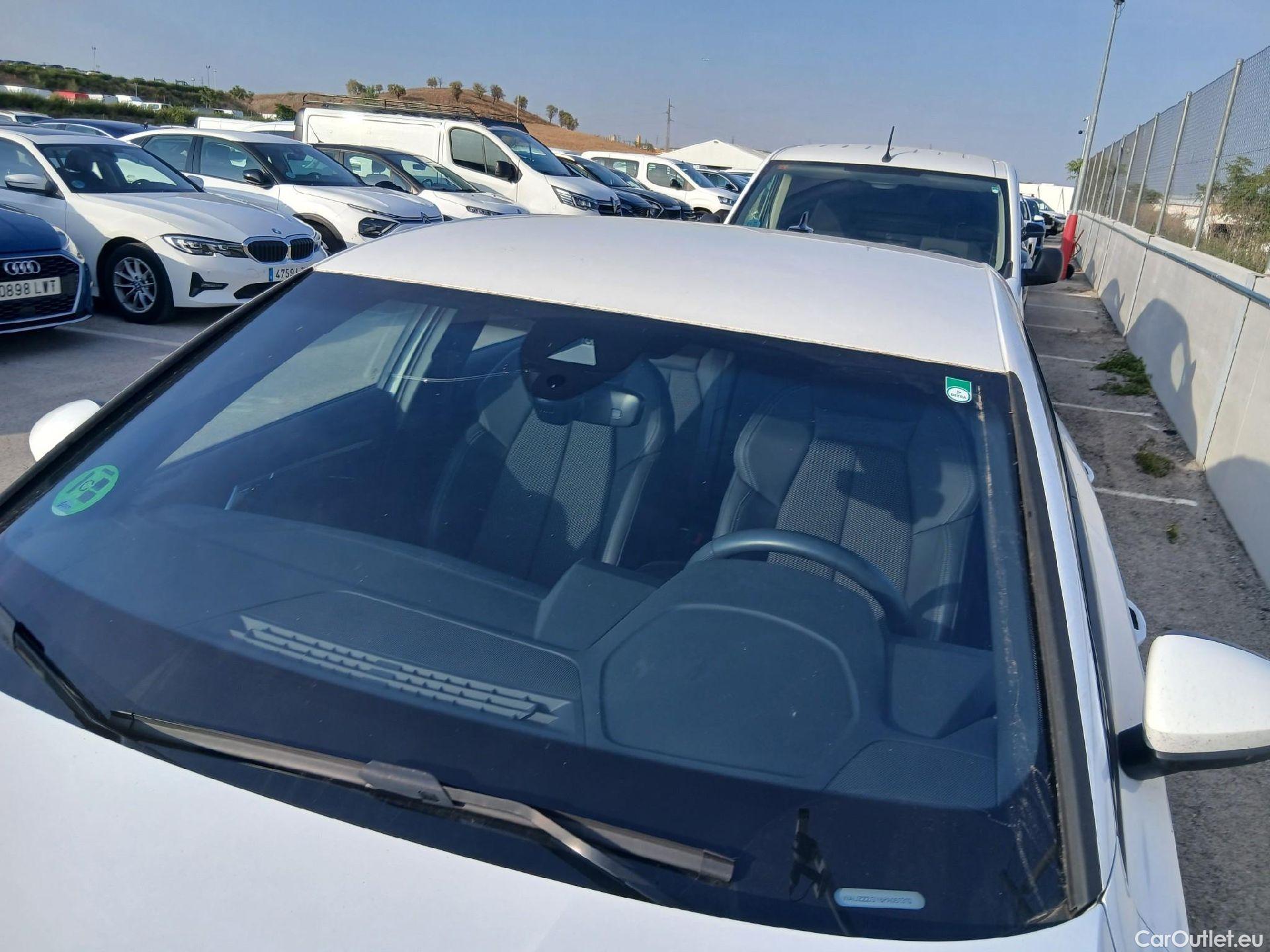  Audi  A3 AUDI  / 2020 / 5P / berlina con portón Sportback Genuine 35 TDI S tronic(SL)(SP)(AC2) #7