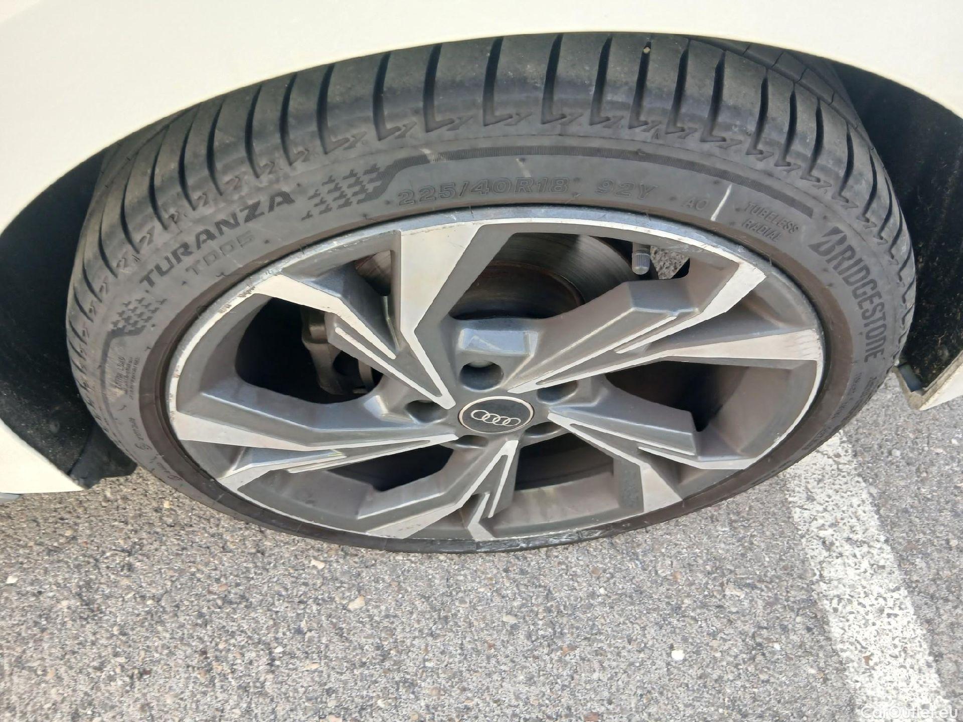  Audi  A3 AUDI  / 2020 / 5P / berlina con portón Sportback Genuine 35 TDI S tronic(SL)(SP)(AC2) #11