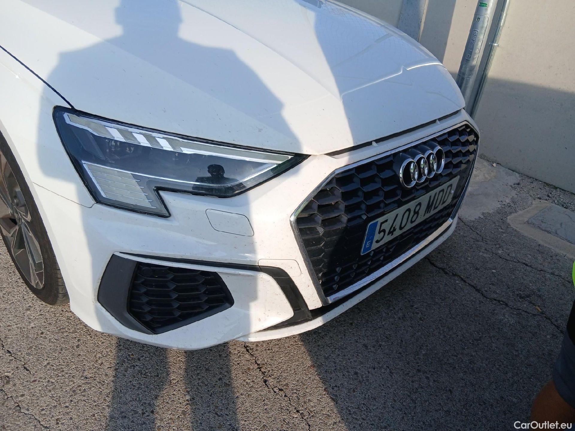  Audi  A3 AUDI  / 2020 / 5P / berlina con portón Sportback Genuine 35 TDI S tronic(SL)(SP)(AC2) #3