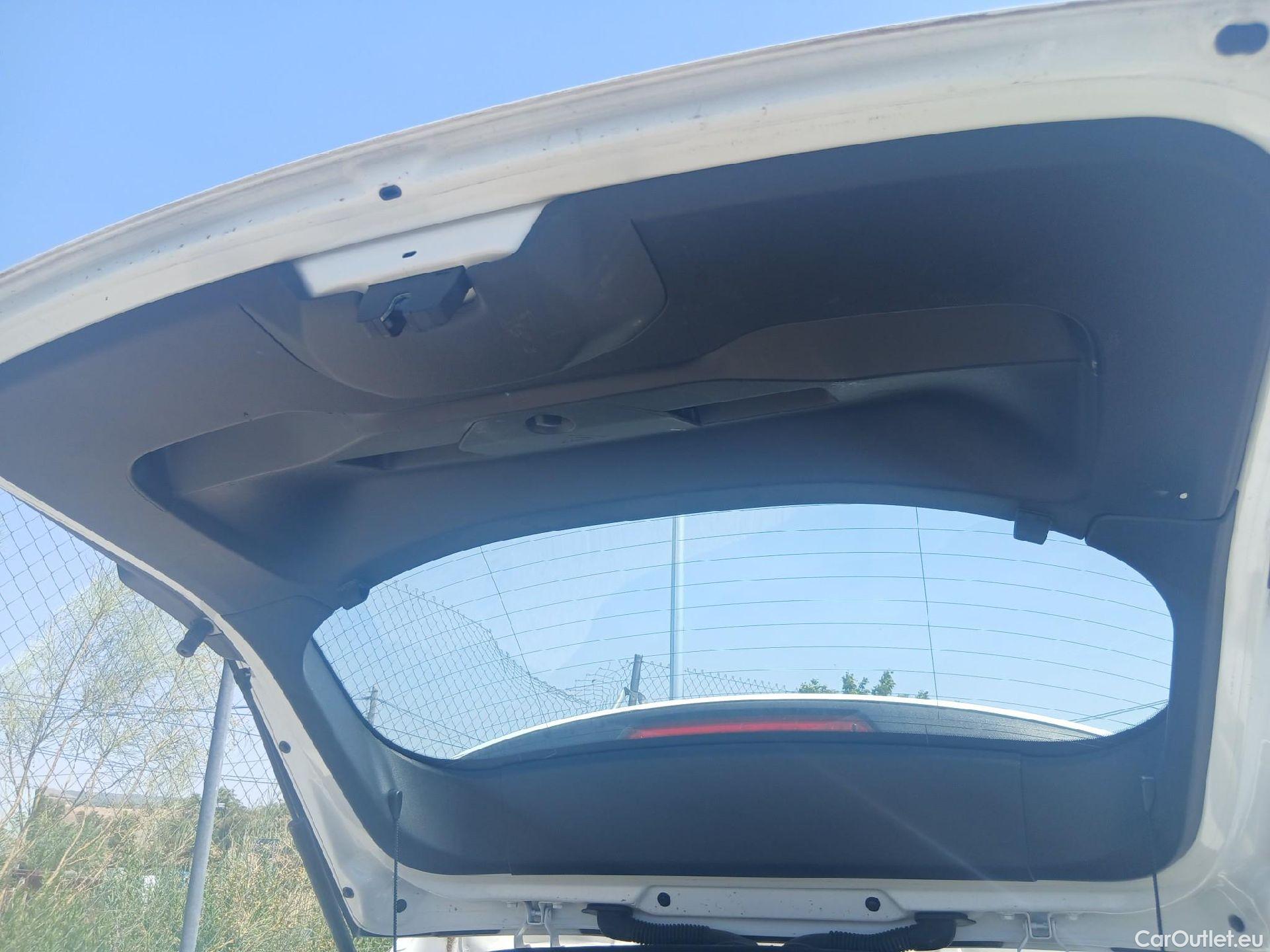  Peugeot  2008 PEUGEOT  / 2019 / 5P / todoterreno Active Puretech 100 S&S BVM6 #5