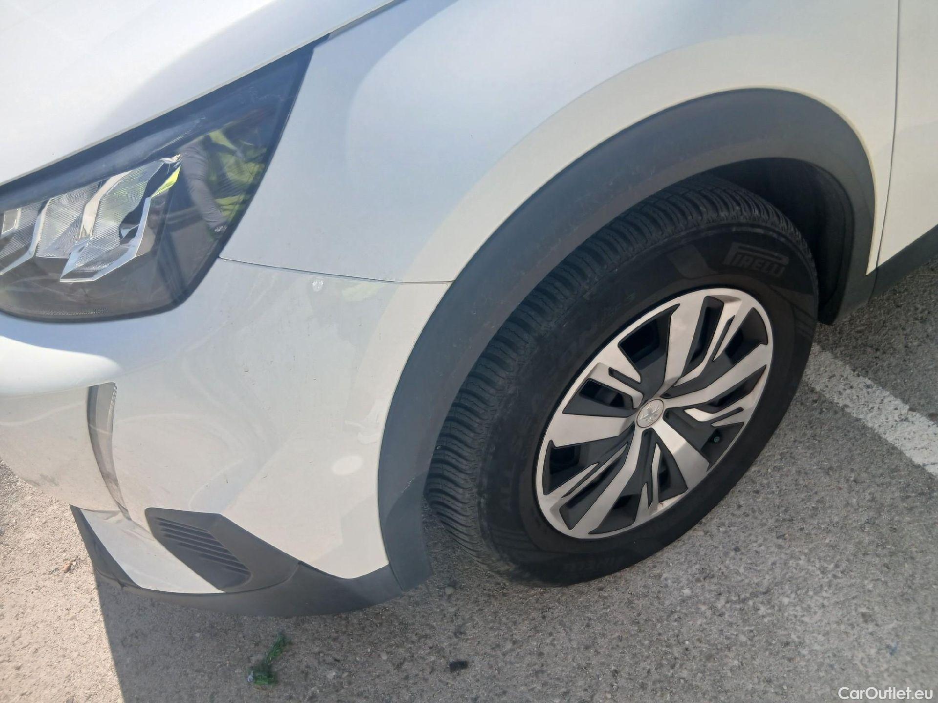  Peugeot  2008 PEUGEOT  / 2019 / 5P / todoterreno Active Puretech 100 S&S BVM6 #14