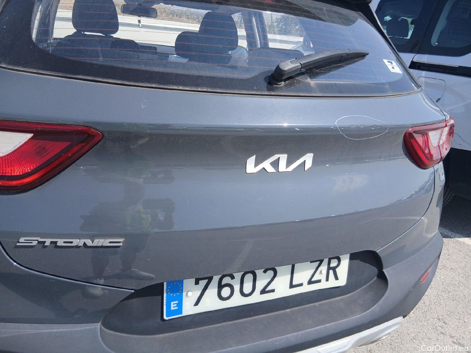  KIA  STONIC KIA  / 2017 / 5P / todoterreno 1.2 DPi 62kW (84CV) Concept #36