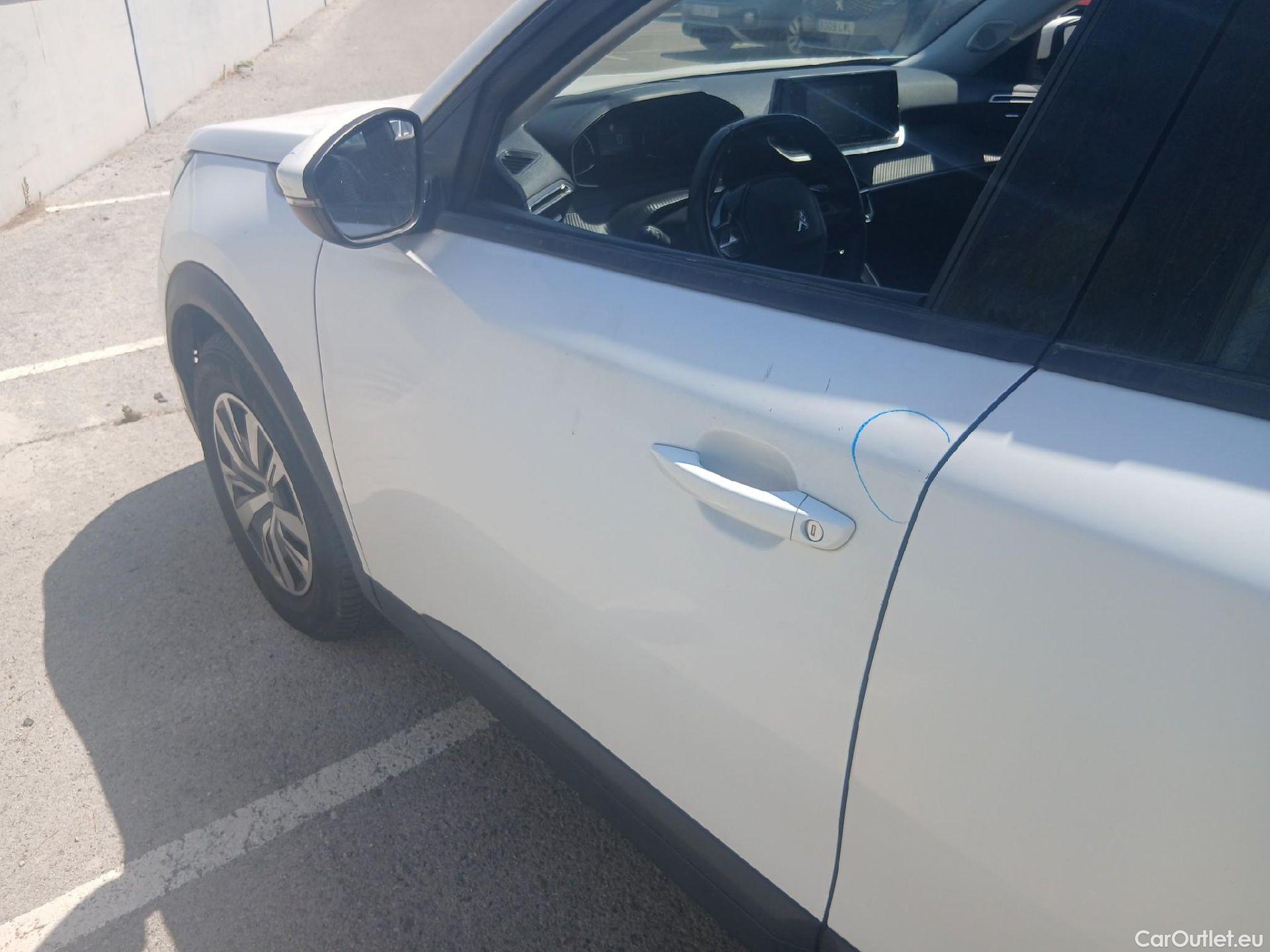  Peugeot  2008 PEUGEOT  / 2019 / 5P / todoterreno Active Puretech 100 S&S BVM6 #19