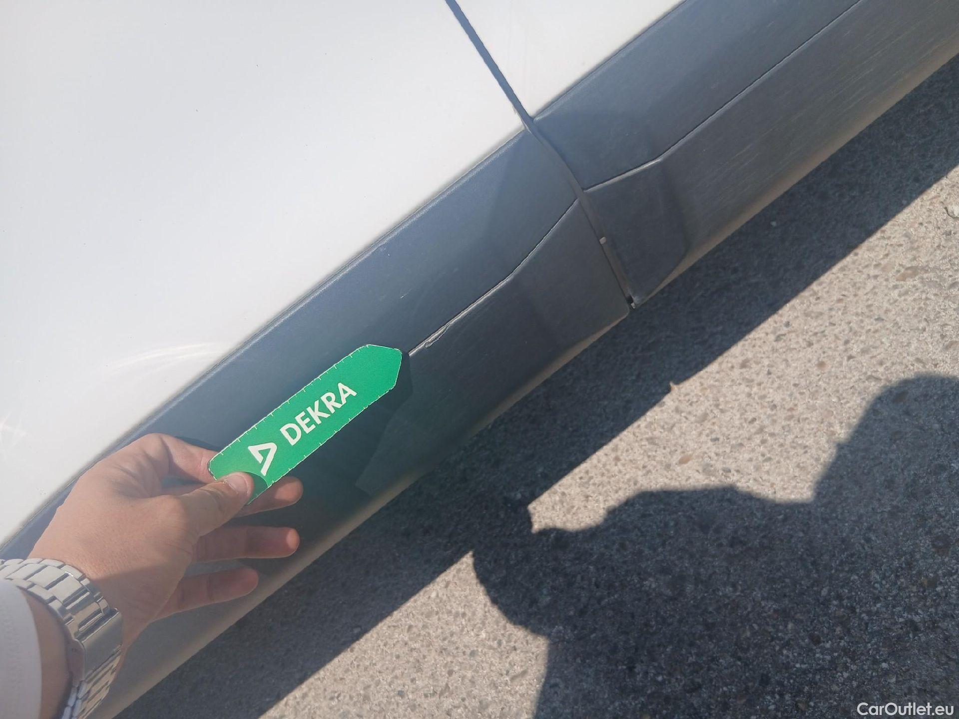  Peugeot  2008 PEUGEOT  / 2019 / 5P / todoterreno Active Puretech 100 S&S BVM6 #25