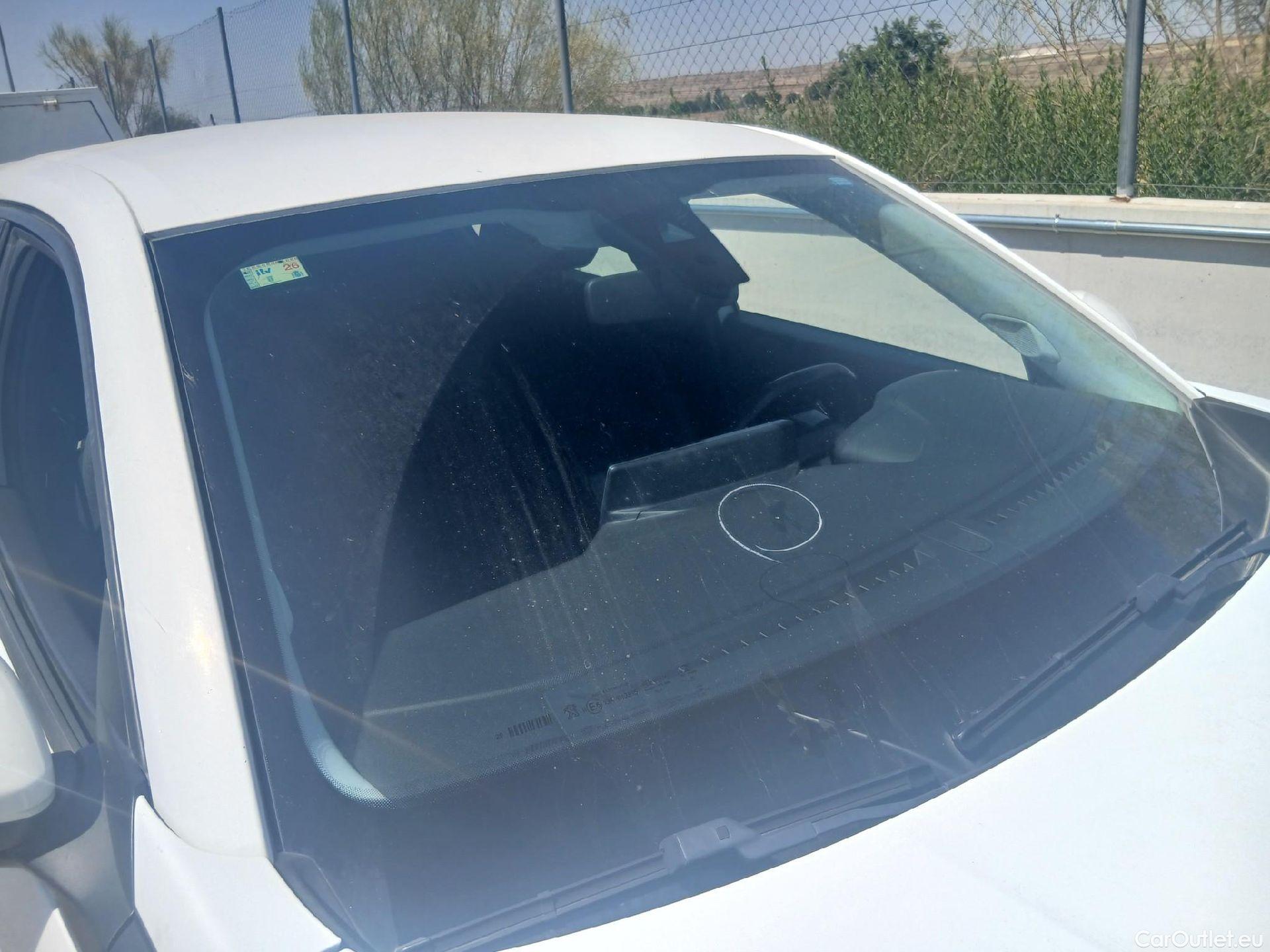  Peugeot  2008 PEUGEOT  / 2019 / 5P / todoterreno Active Puretech 100 S&S BVM6 #27