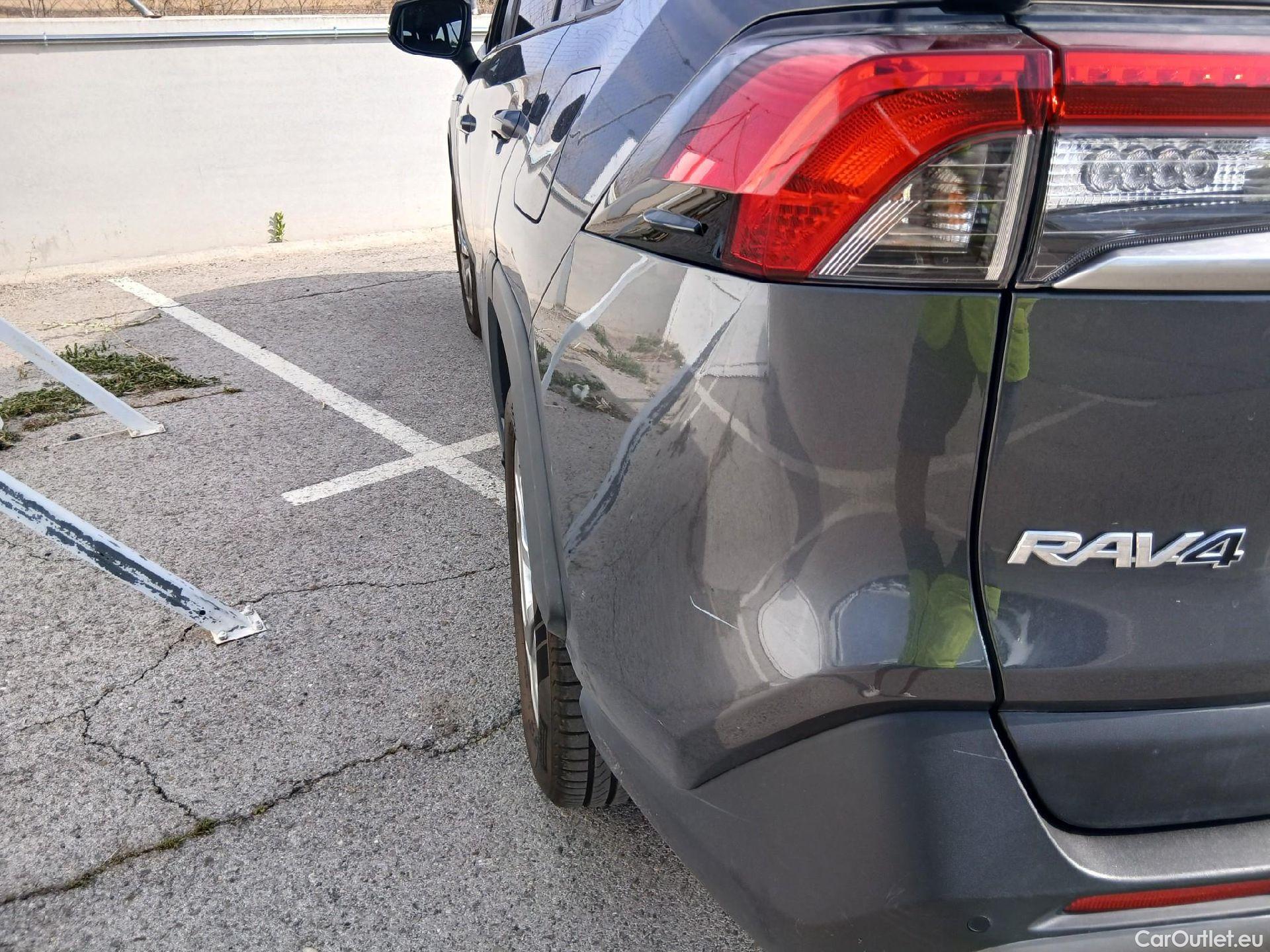  Toyota  RAV4 TOYOTA  / 2018 / 5P / todoterreno 2.5l 220H Advance Plus #23
