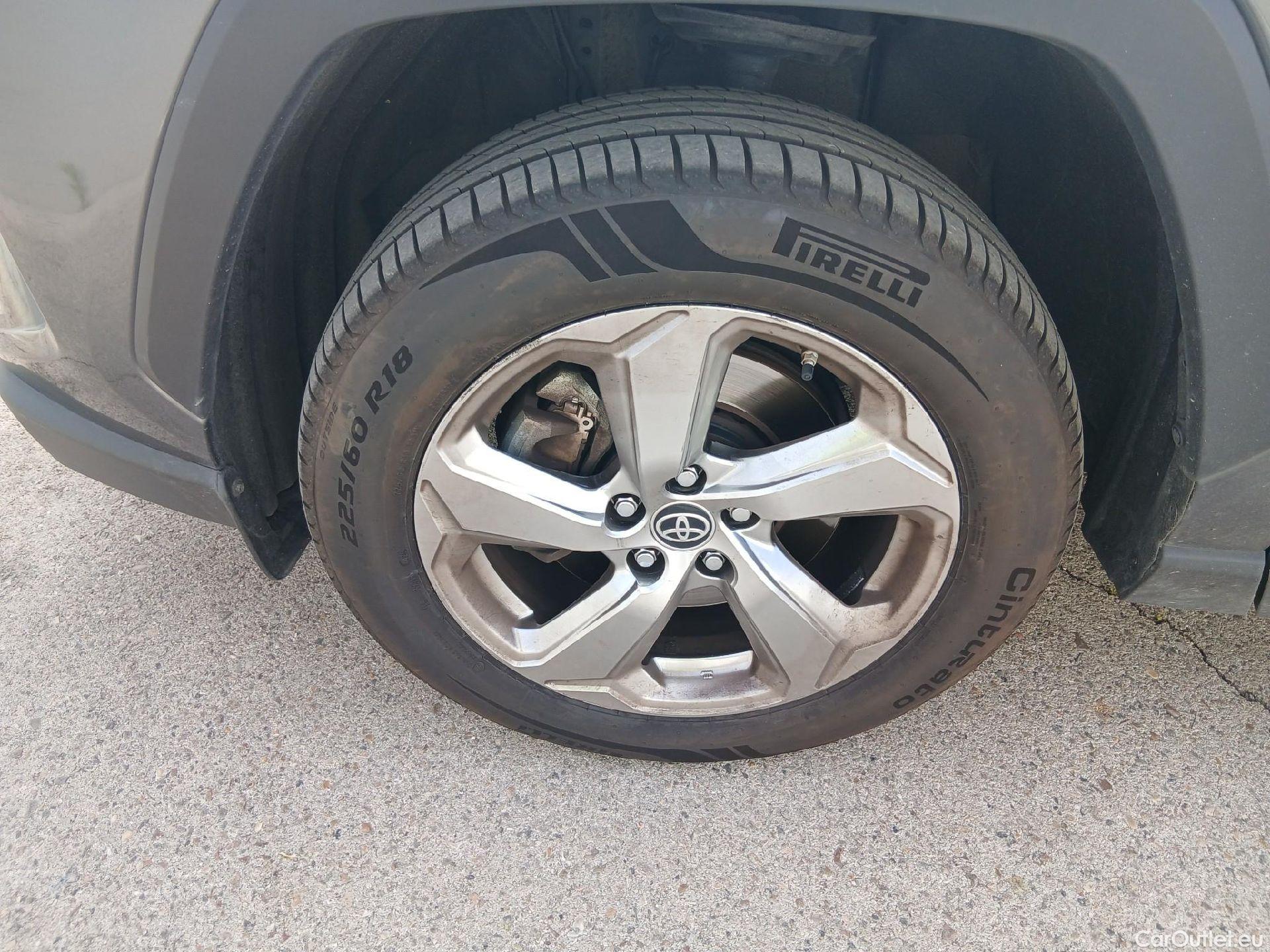  Toyota  RAV4 TOYOTA  / 2018 / 5P / todoterreno 2.5l 220H Advance Plus #10