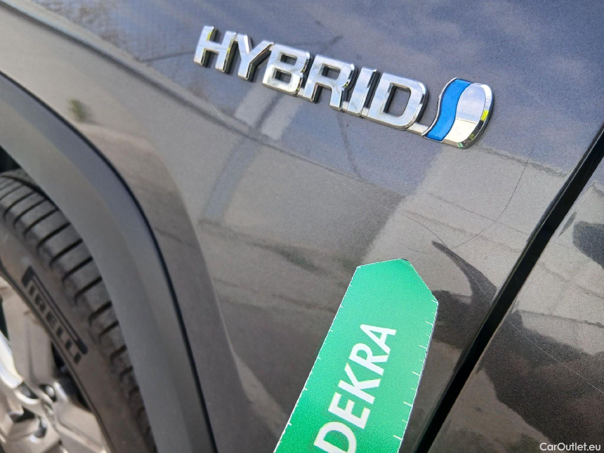  Toyota  RAV4 TOYOTA  / 2018 / 5P / todoterreno 2.5l 220H Advance Plus #13