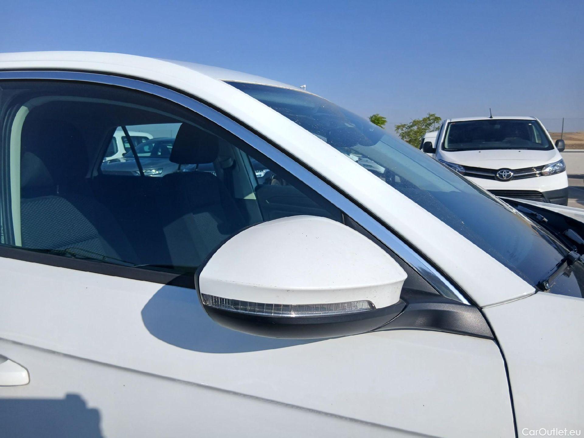  Volkswagen  T-ROC  2.0 TDI 115CV MT6 6E #37