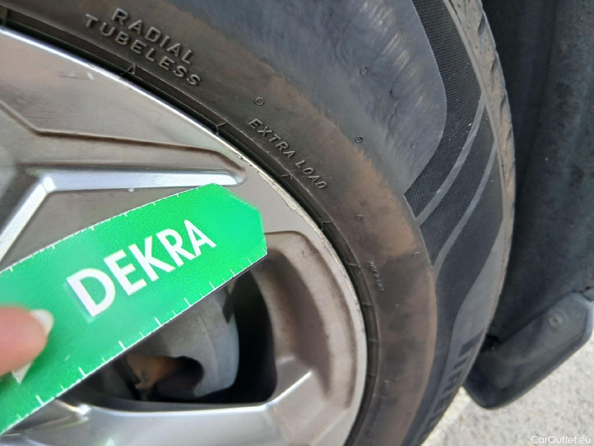  Toyota  RAV4 TOYOTA  / 2018 / 5P / todoterreno 2.5l 220H Advance Plus #53
