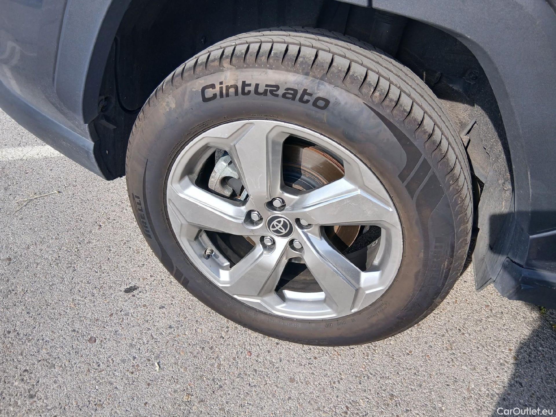  Toyota  RAV4 TOYOTA  / 2018 / 5P / todoterreno 2.5l 220H Advance Plus #39